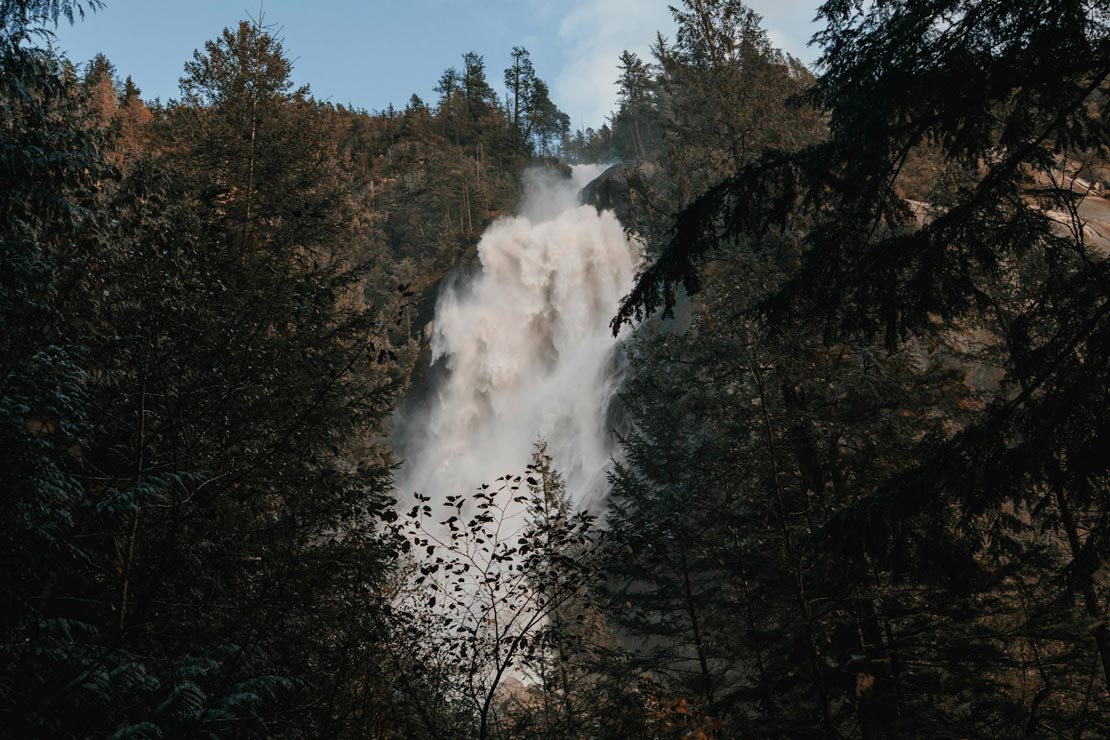 Experience the natural beauty of Shannon Falls with a scenic Whistler tour featuring waterfalls, mountain views, and forest trails.
